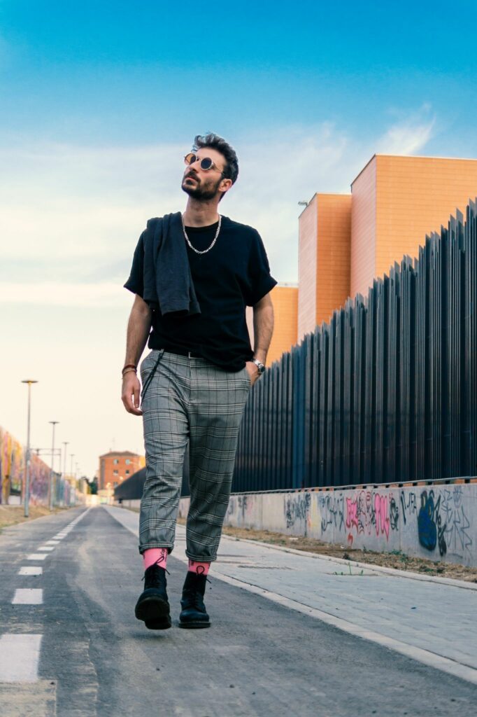 Limoni è un cantautore indie proveniente da Ferrara Limoni è un cantautore indie proveniente da Ferrara