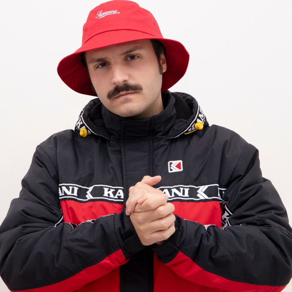 "Pizza e Coca" è il nuovo singolo del rapper emergente Filippo Shoe "Pizza e Coca" è il nuovo singolo del rapper emergente Filippo Shoe