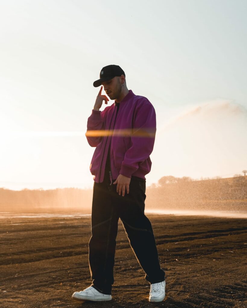 Il rapper Jann presenta il suo nuovo singolo HyperPop "Revolver" Il rapper Jann presenta il suo nuovo singolo HyperPop "Revolver"